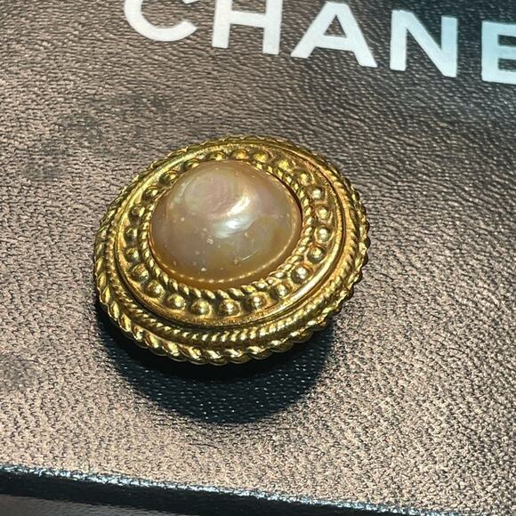 Chanel Gold Pearl Earrings - Picture 5 of 7